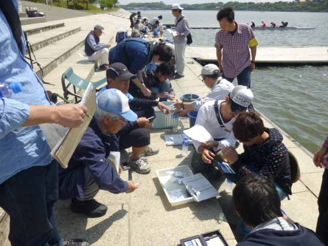 計測器具を用い、簡易調査実施