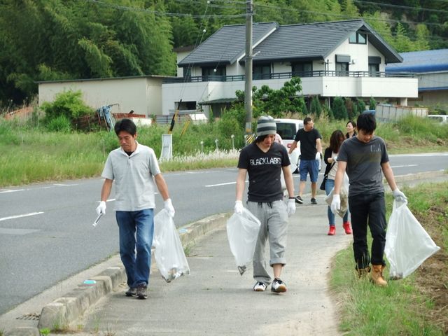 道の脇までゴミが落ちていないかしっかりチェック