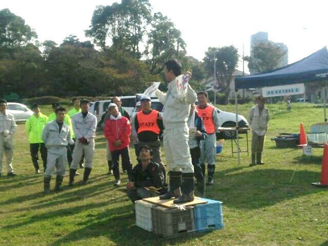 毎回恒例の寸劇仕立ての楽しい説明