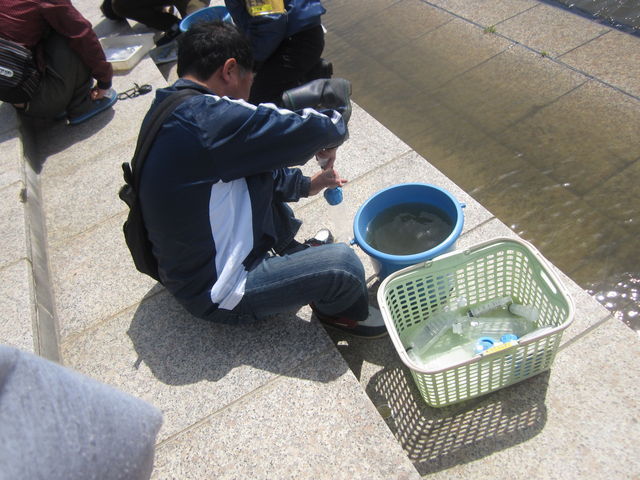 湖の水をろ過すると、ろ紙はどんな色になるかな？