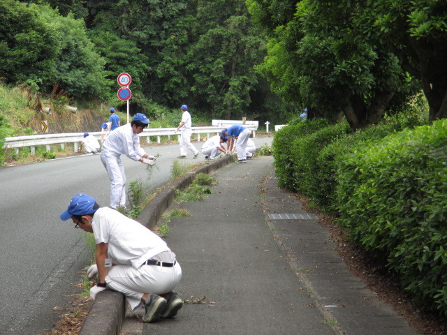 技術研究所/生産技術センター　周辺道路や公園の清掃を行いました