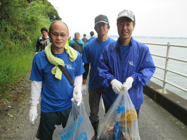 湖岸の端っこまでゴミ回収しました