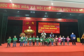 FCCベトナム／周辺小中学校への奨学金寄付